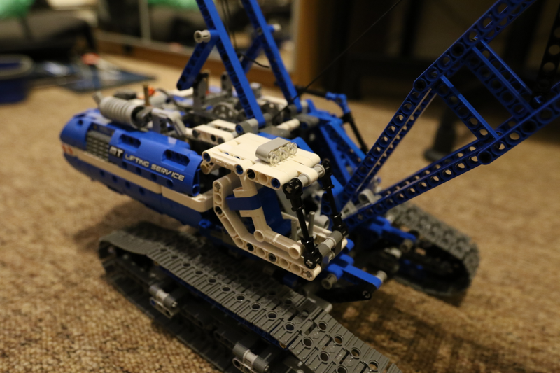 Illustration for article titled Lego Technic Crawler Crane: The Oppo Review